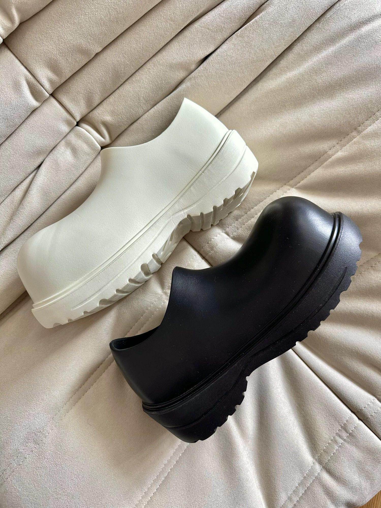 4JUNKS Height Boost Slip On Low Top Casual Round Toe Rubber Sole Men Boots