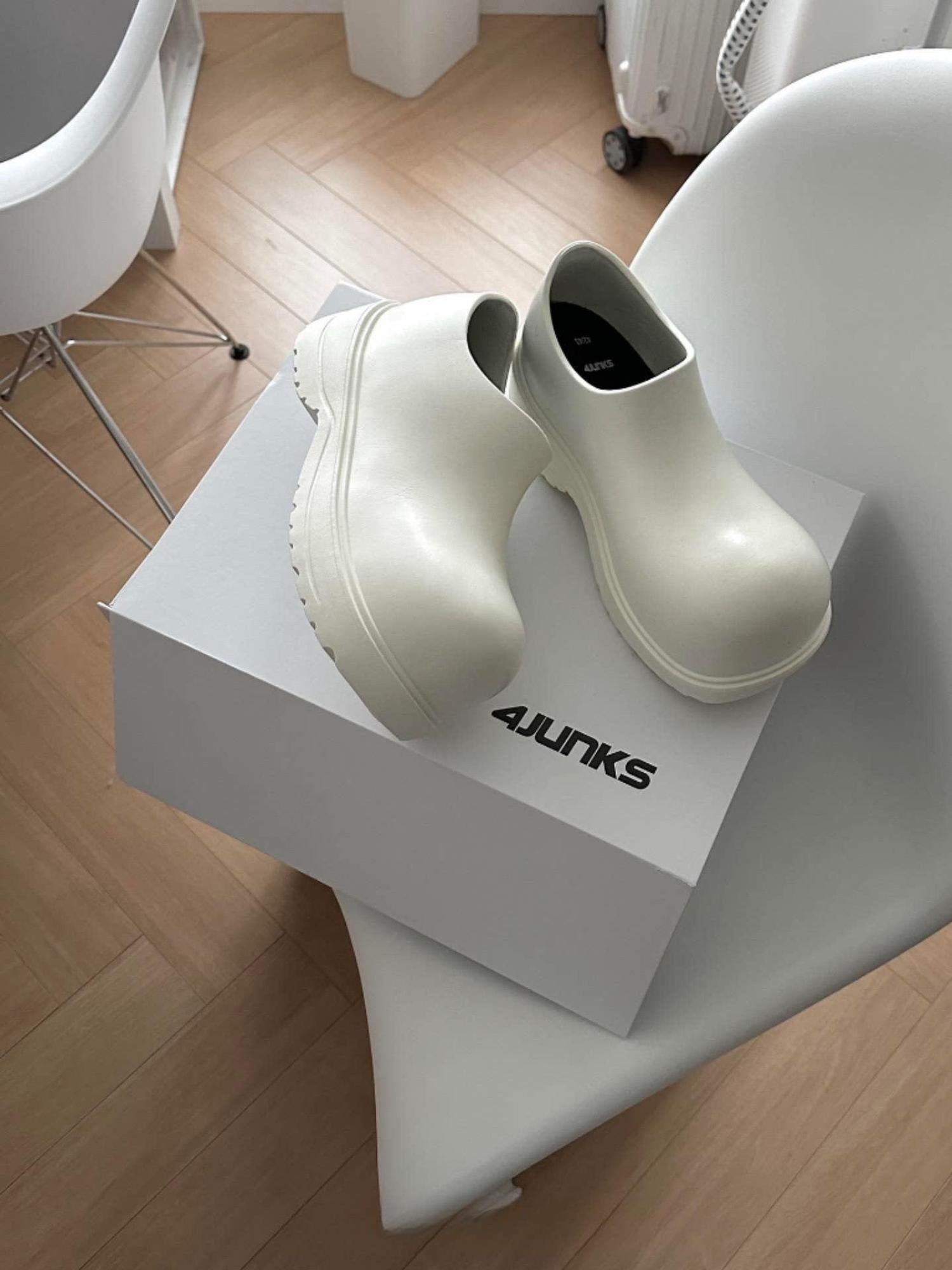 4JUNKS Height Boost Slip On Low Top Casual Round Toe Rubber Sole Men Boots