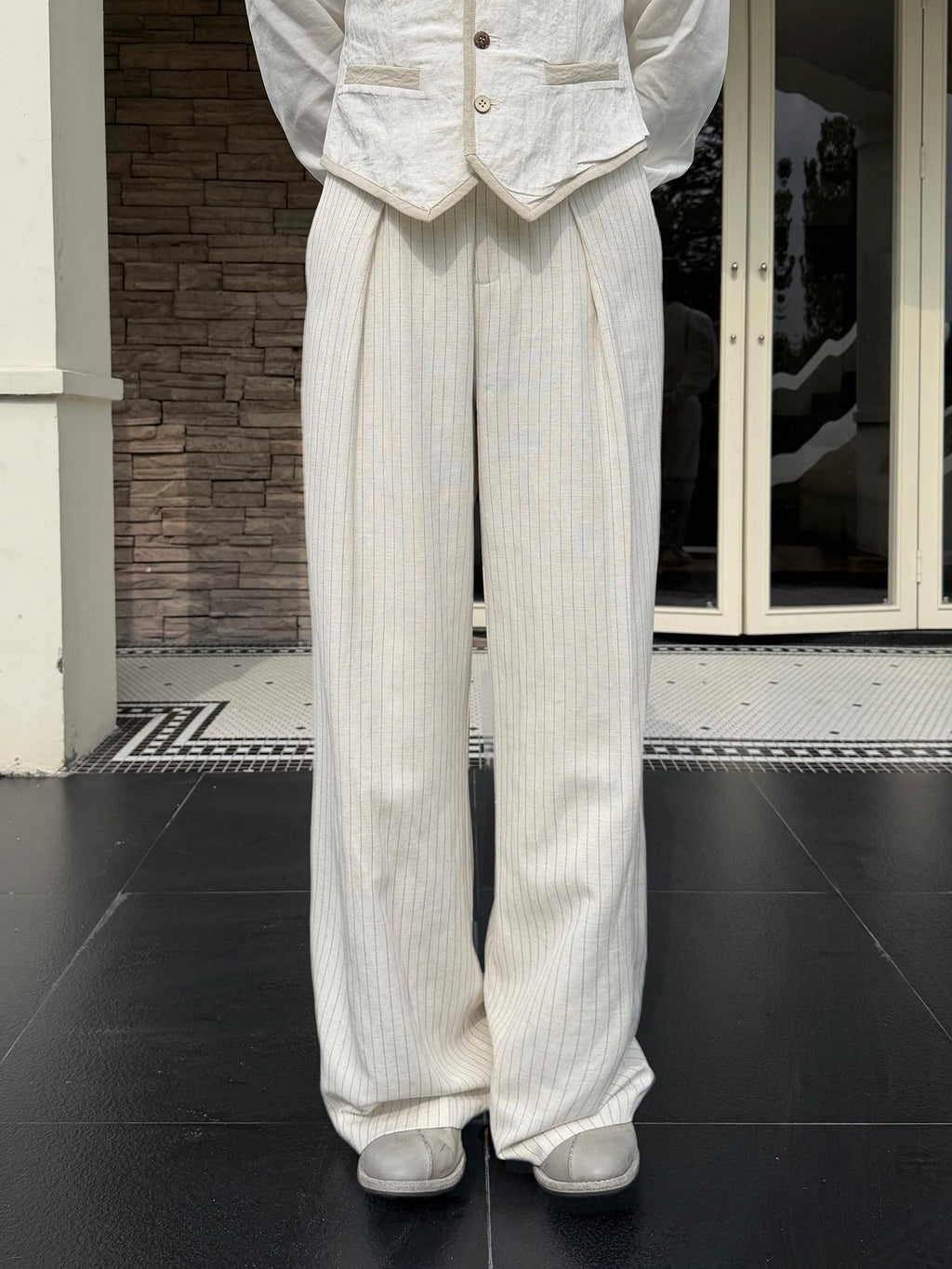 BALITONE White Striped Pleated Viscose Linen Micro Stretch Straight-Leg Casual Trousers