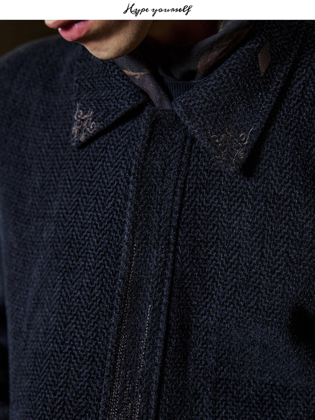 Hypeyourself Embroidered Chenille Slim Fit Turn Down Collar Zip Front Men Cropped Jackets