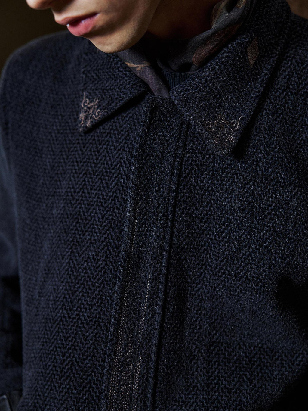 Hypeyourself Embroidered Chenille Slim Fit Turn Down Collar Zip Front Men Cropped Jackets