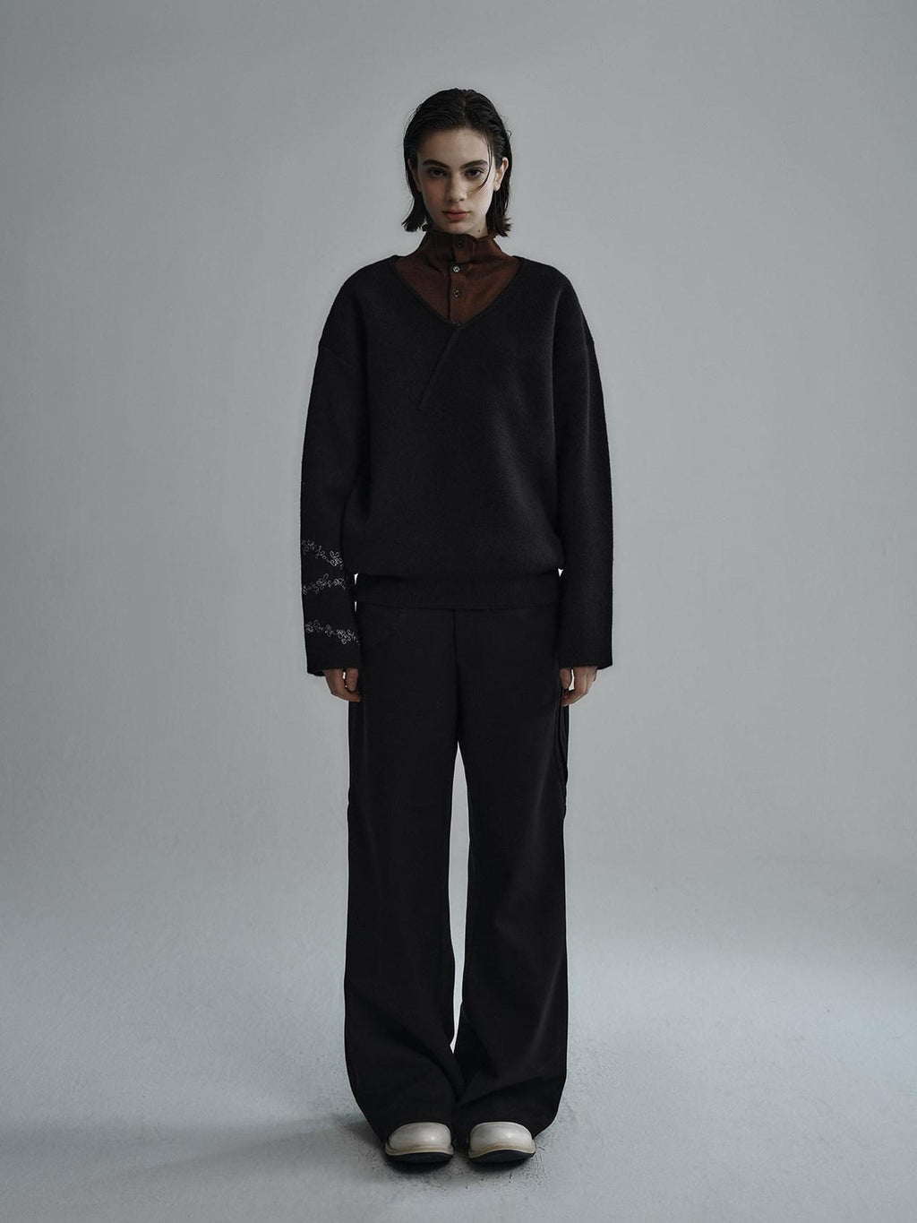 Hypeyourself Shape Retaining Loose Fit Embroidered V-neck Unisex Black Snowflake Sweaters