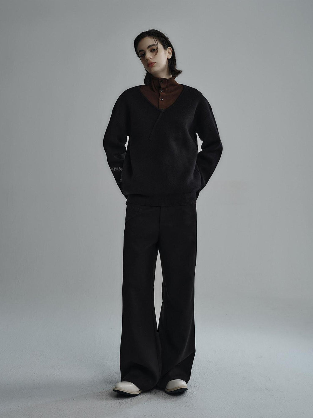 Hypeyourself Shape Retaining Loose Fit Embroidered V-neck Unisex Black Snowflake Sweaters