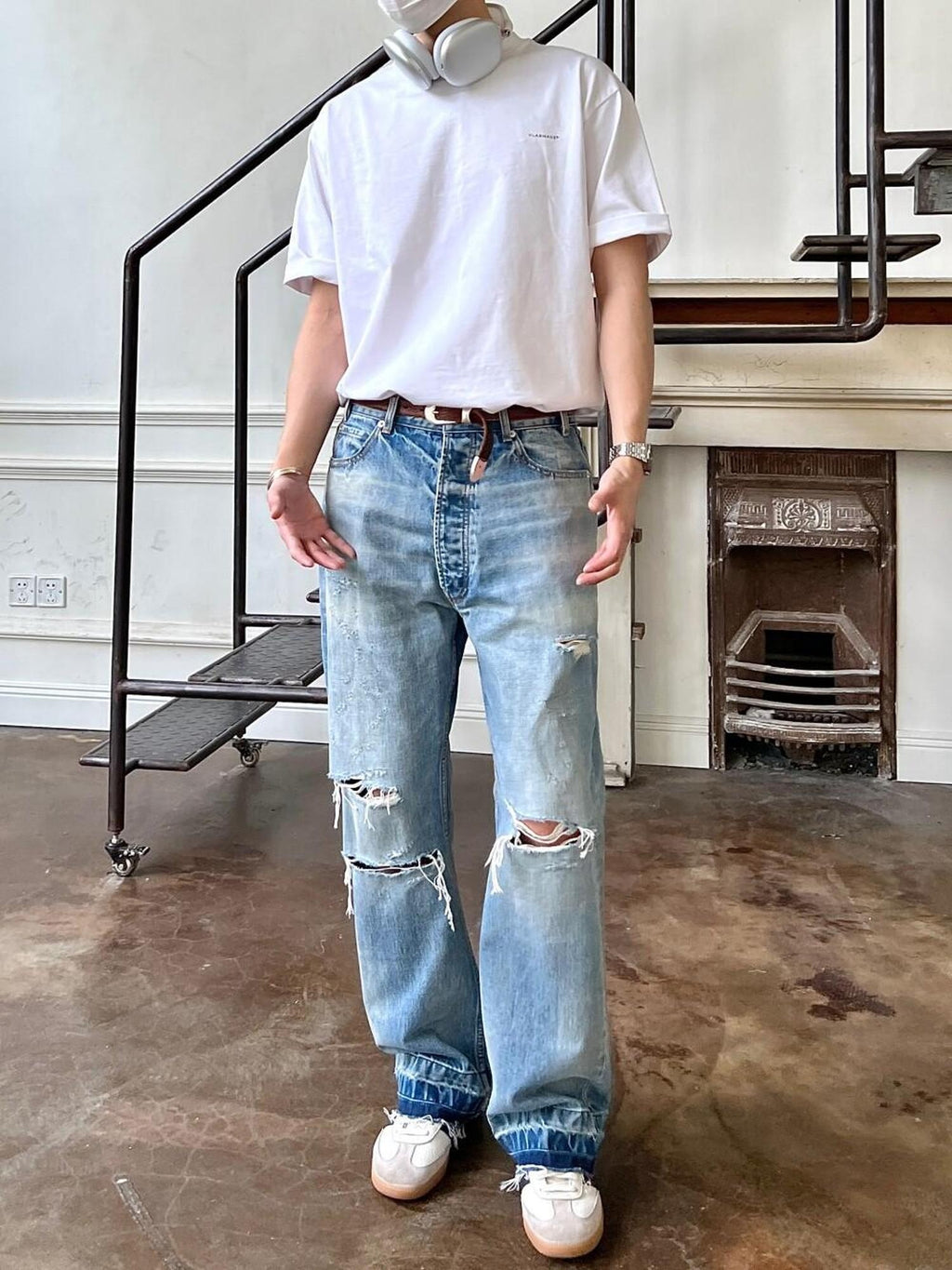 VLABMADE Light Wash Selvedge Mid Rise Five Pocket Loose Denim Straight-Leg Jeans
