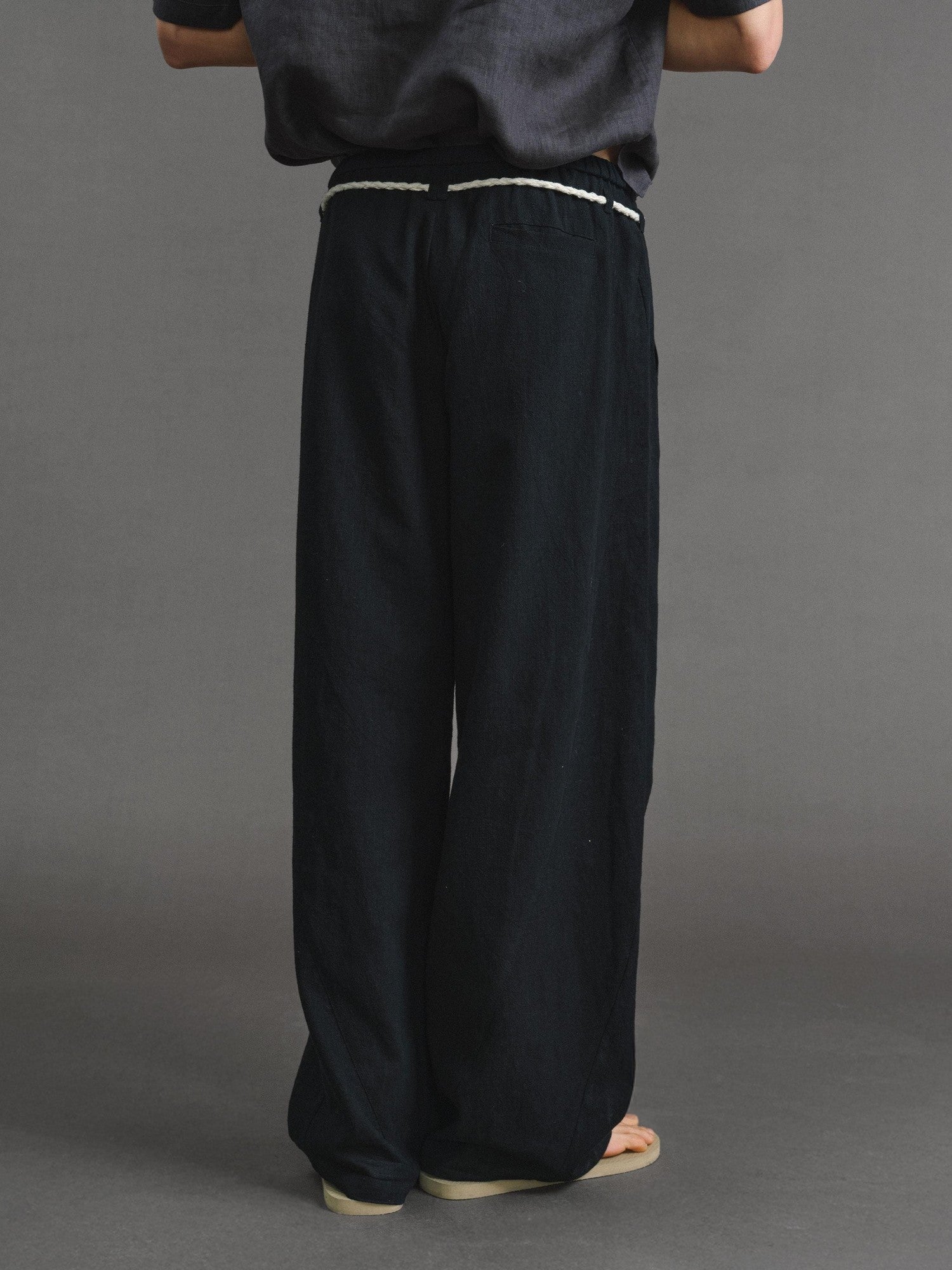 VLABMADE Lightweight Relaxed 3D Details Unisex Linen Cotton Barrel-Leg Casual Trousers