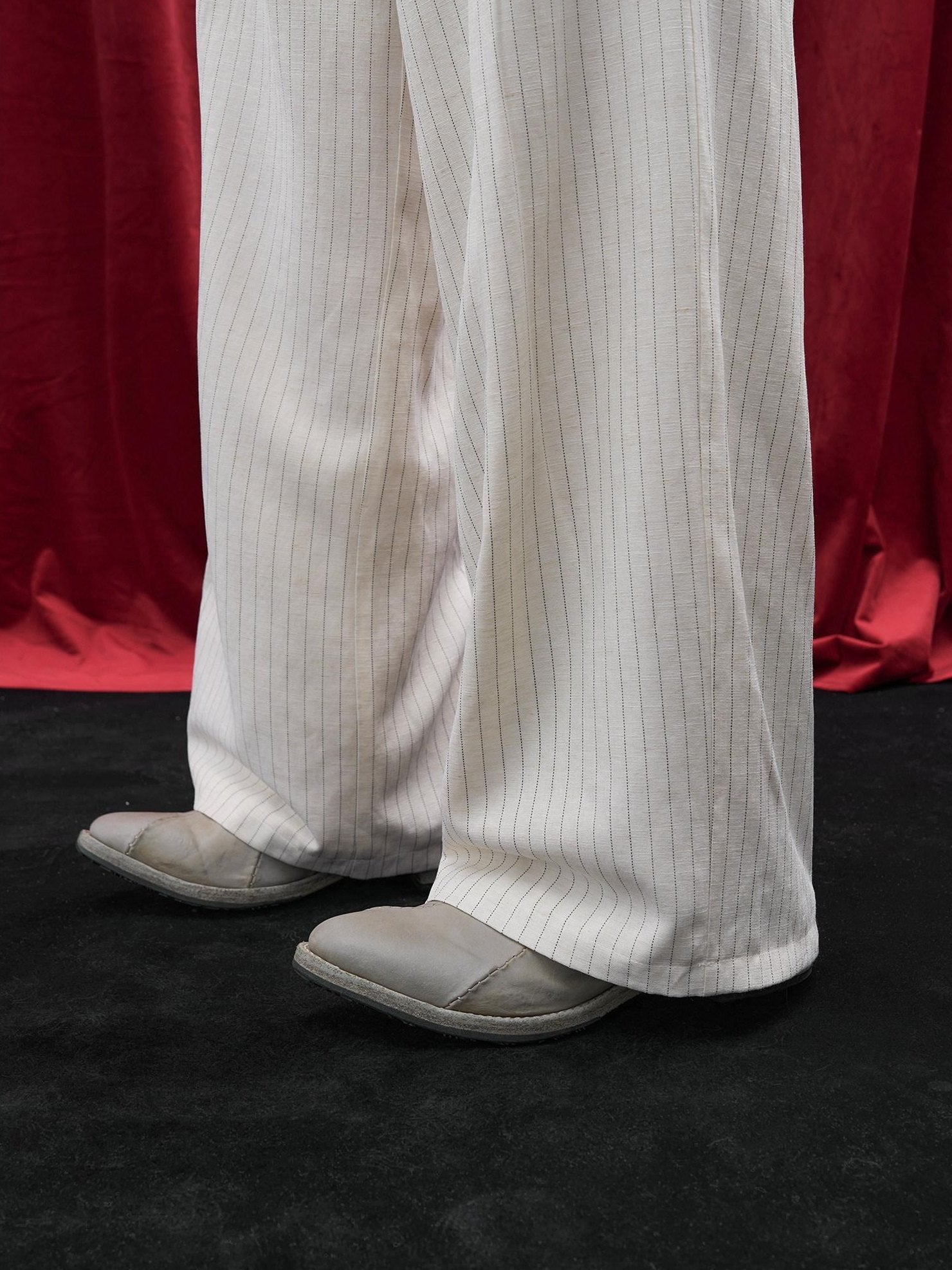 BALITONE White Striped Pleated Viscose Linen Micro Stretch Straight-Leg Casual Trousers